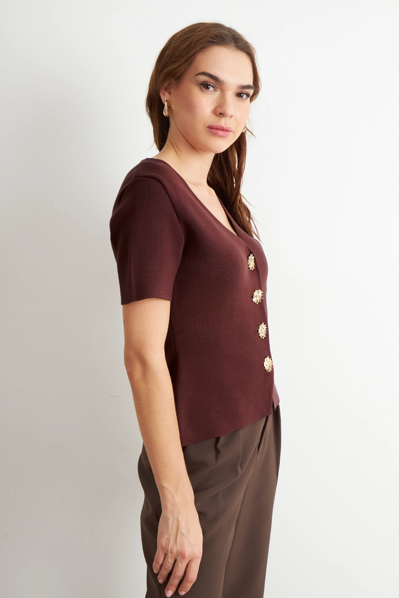 POLERA HILO CUELLO V BOTONES CAFE MUJER NICOPOLY - 3