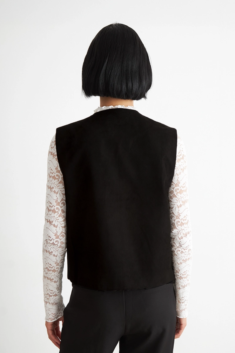 VEST TIPO GAMUZA BORDADO NEGRO NICOPOLY - 4
