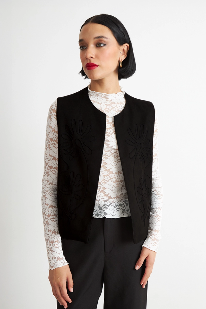 VEST TIPO GAMUZA BORDADO NEGRO NICOPOLY - 5