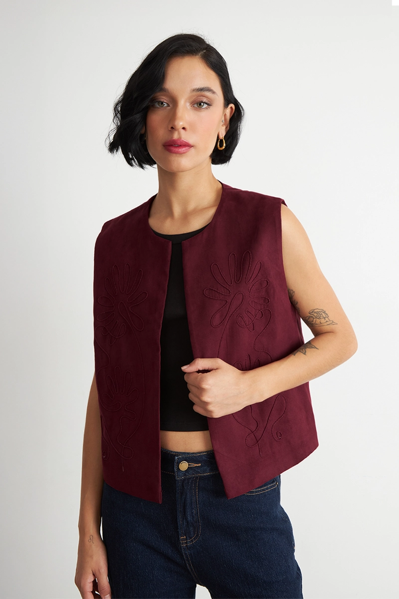 VEST TIPO GAMUZA BORDADO BURDEO NICOPOLY - 1