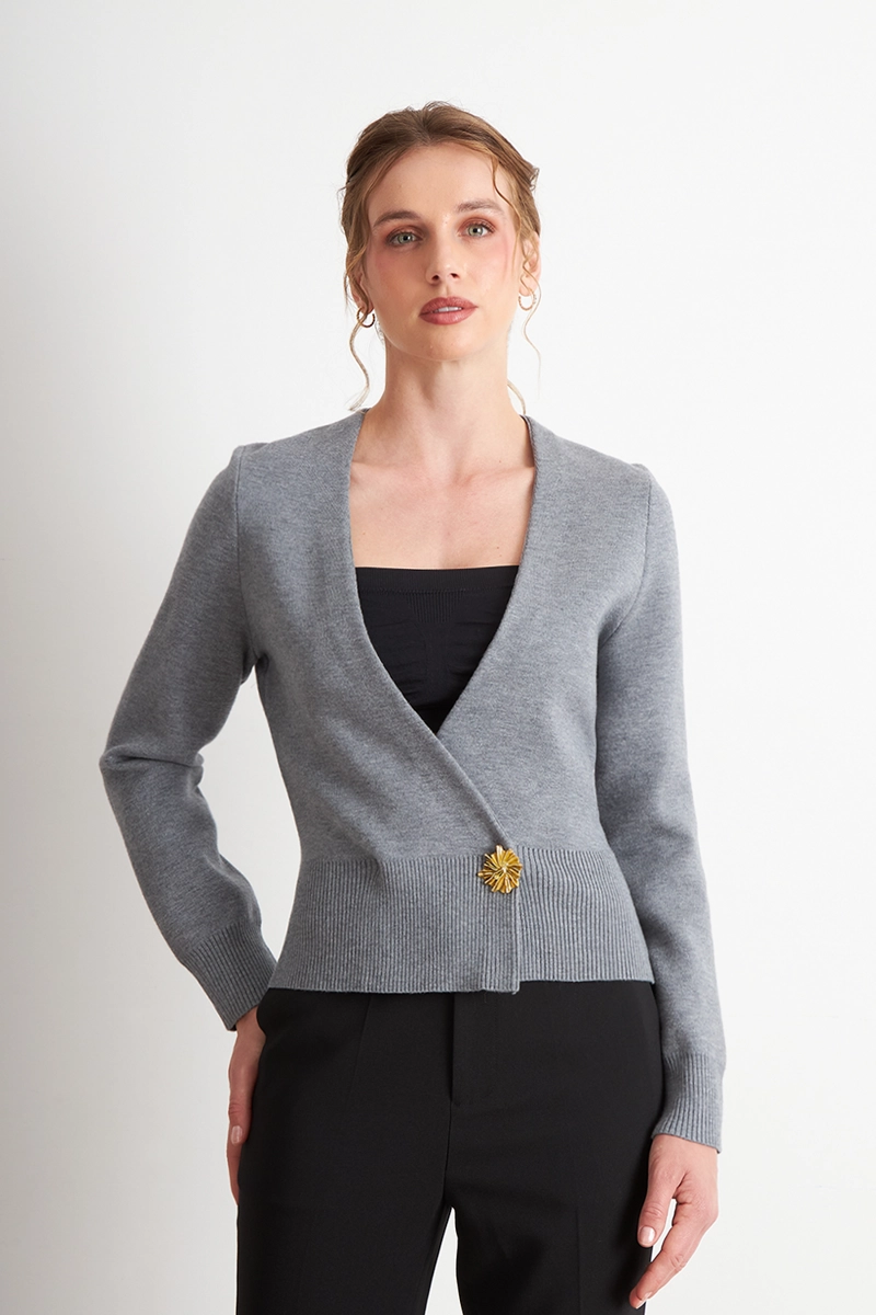 CARDIGAN CRUZADO CON BOTON GRIS NICOPOLY - 1