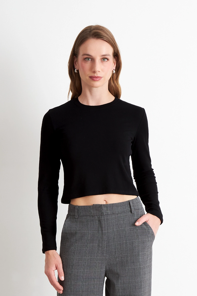 POLERA MANGA LARGA CROP NEGRO NICOPOLY - 1