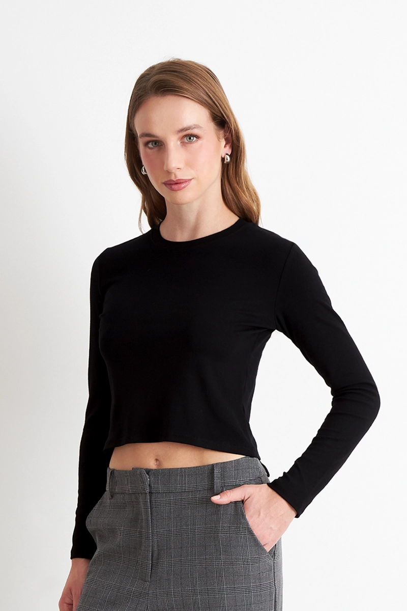 POLERA MANGA LARGA CROP NEGRO NICOPOLY - 3