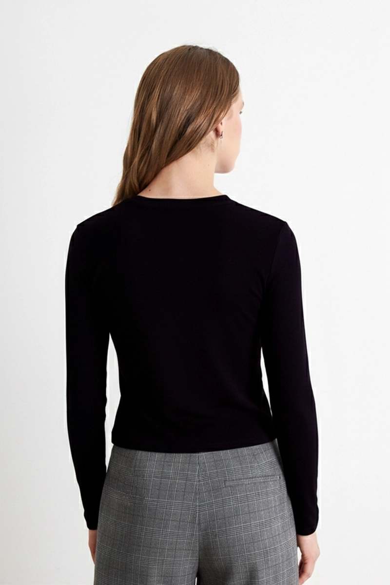 POLERA MANGA LARGA CROP NEGRO NICOPOLY - 4
