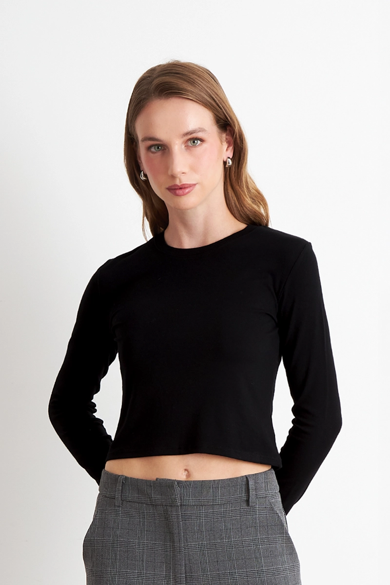 POLERA MANGA LARGA CROP NEGRO NICOPOLY - 5