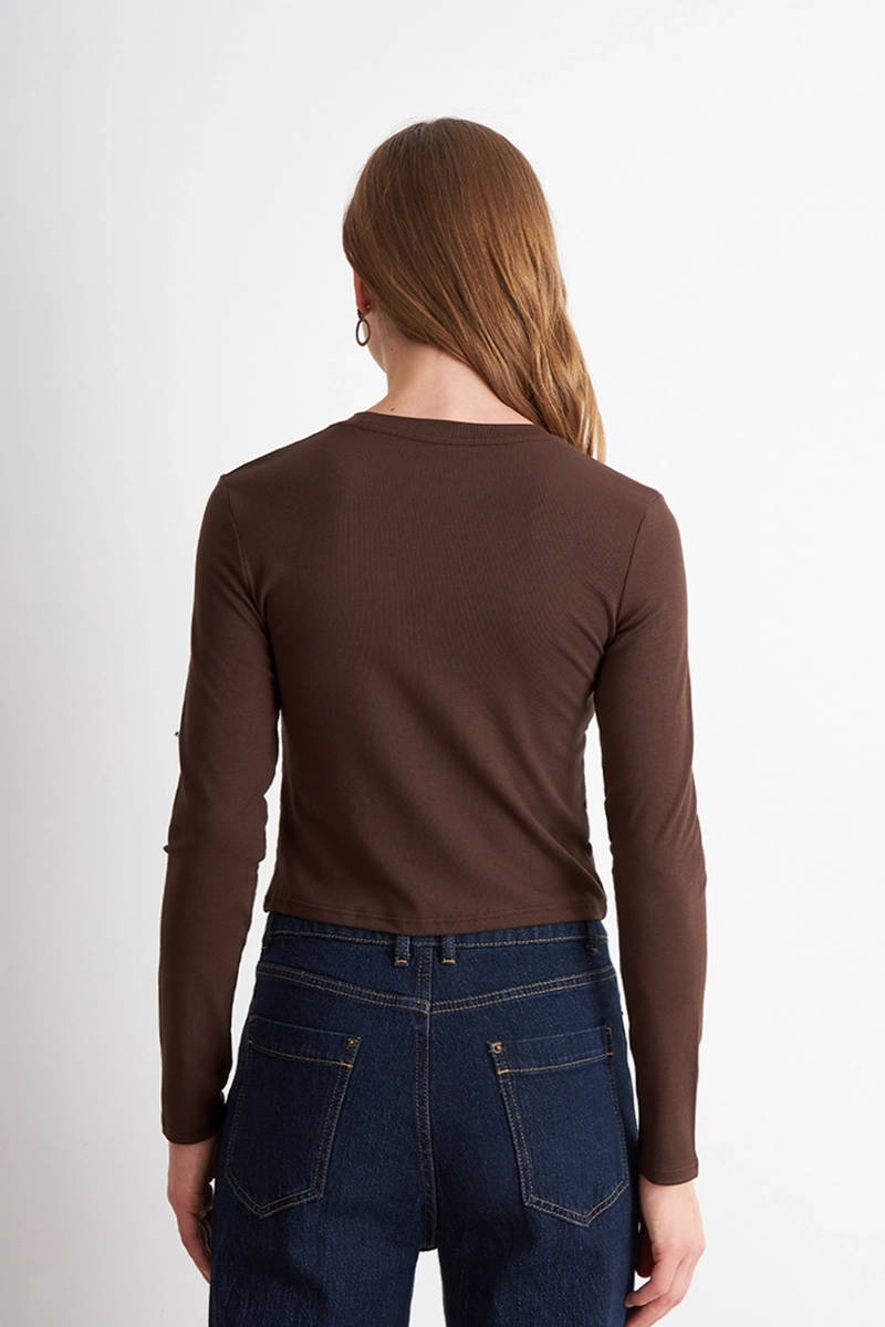 POLERA MANGA LARGA CROP CAFE MUJER NICOPOLY - 4