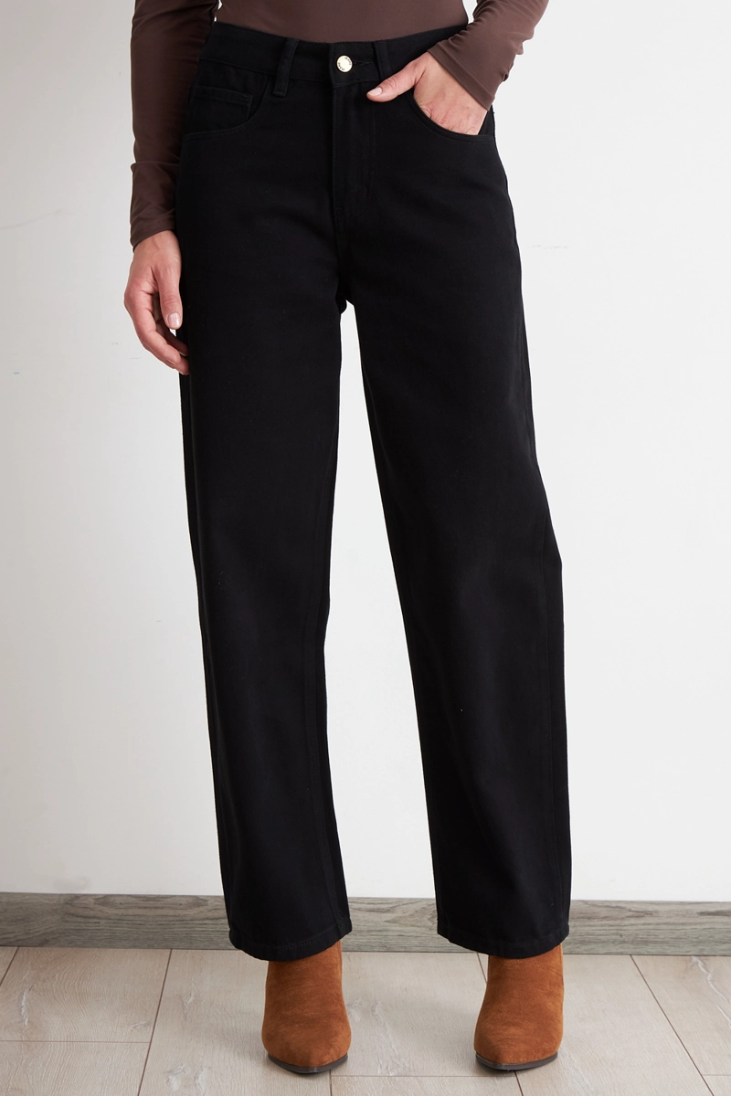 JEANS RECTOS TIRO ALTO NEGRO	 NICOPOLY - 5