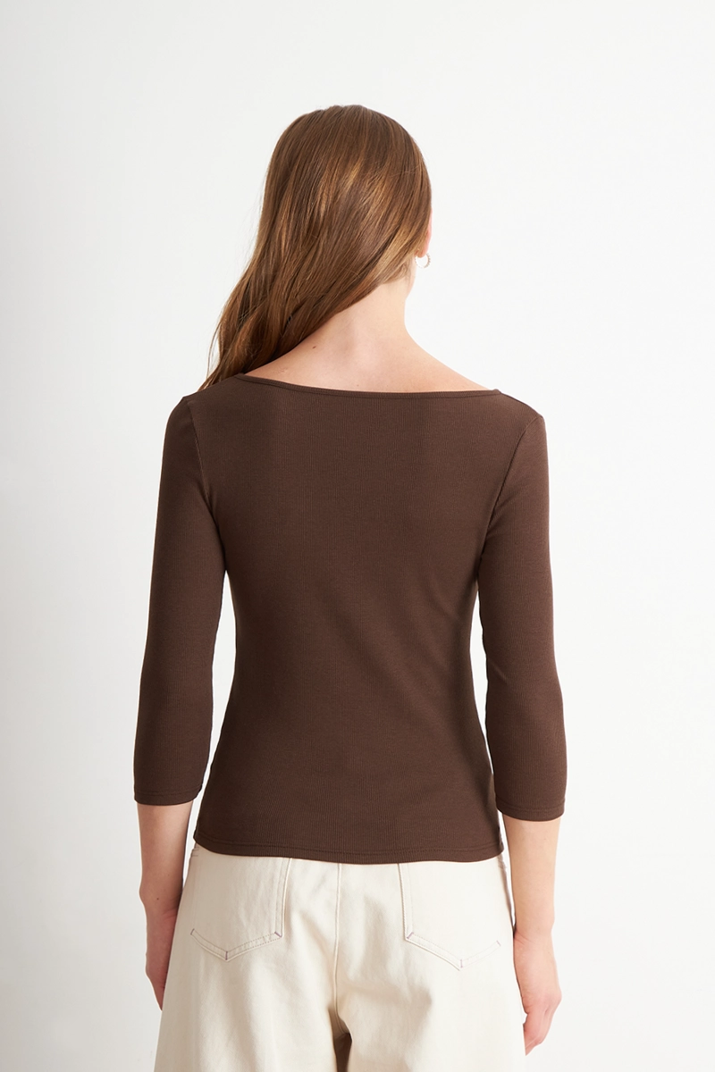 POLERA MANGA 3/4 CUELLO BOTE CAFE  NICOPOLY - 4