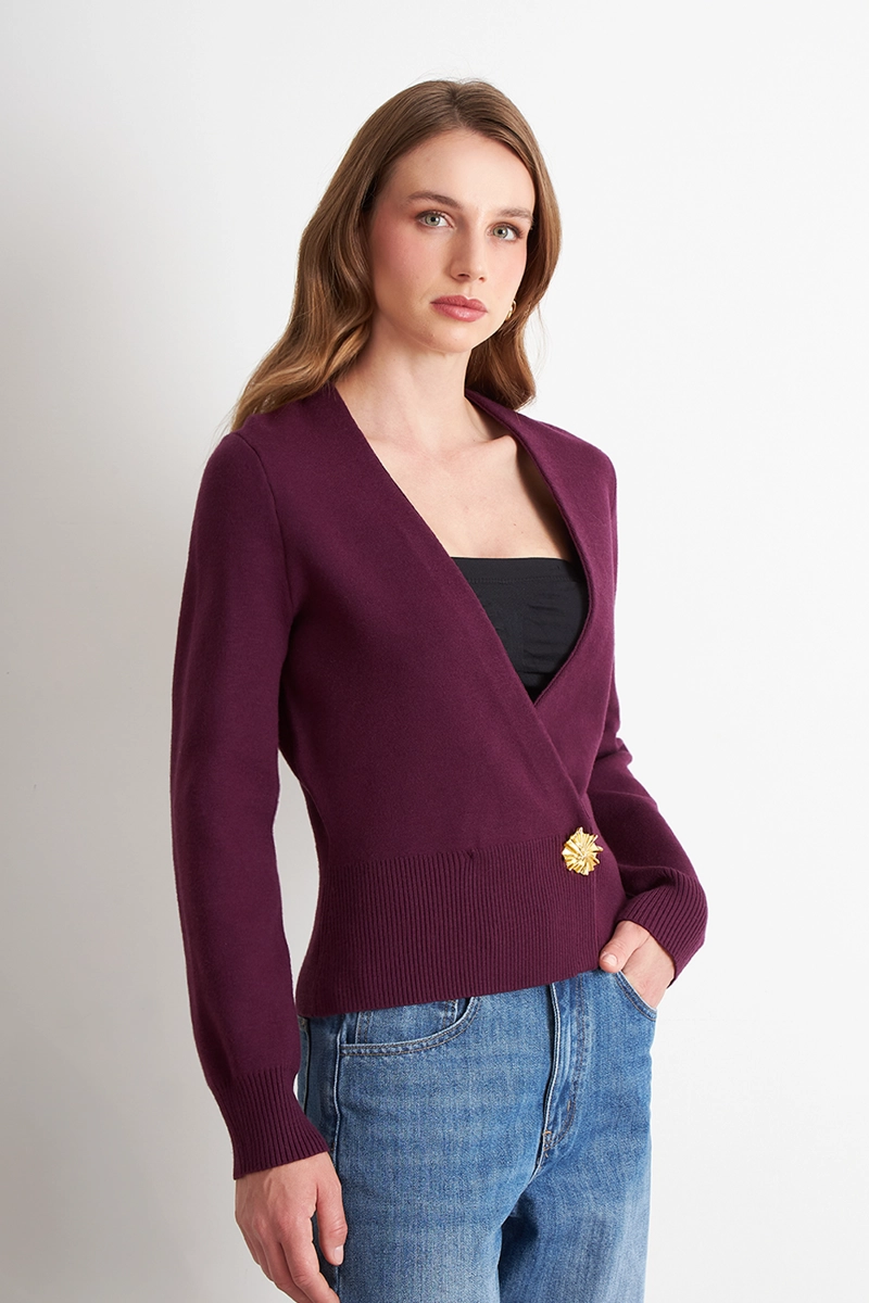 CARDIGAN CRUZADO CON BOTON DORADO MORADO NICOPOLY - 3