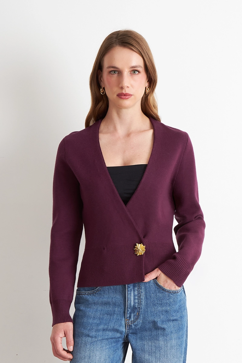 CARDIGAN CRUZADO CON BOTON DORADO MORADO NICOPOLY - 5