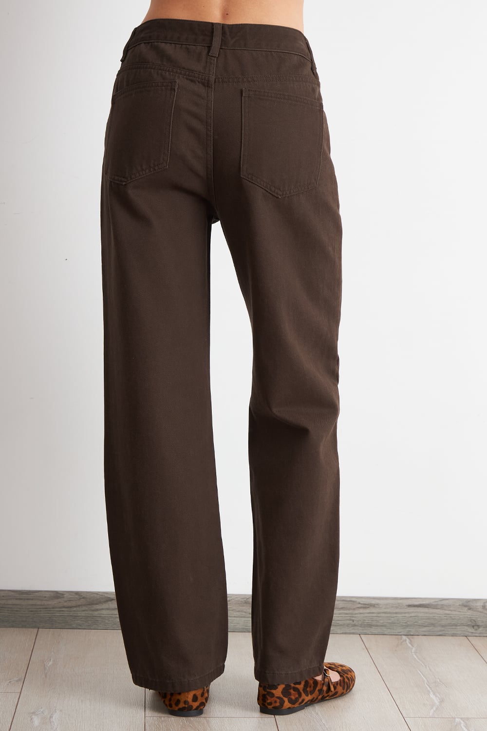 JEANS RECTOS TIRO ALTO CAFE  NICOPOLY - 4