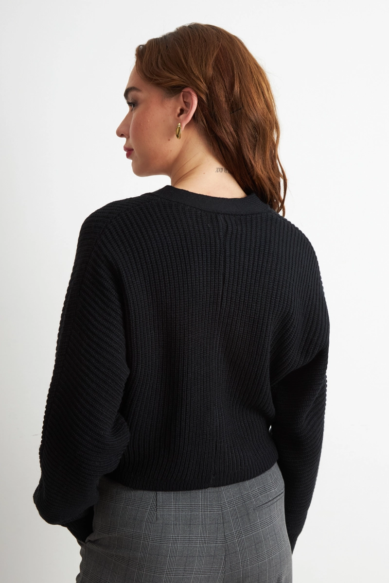 CARDIGAN CUELLO V CON 3 BOTONES NEGRO NICOPOLY - 4