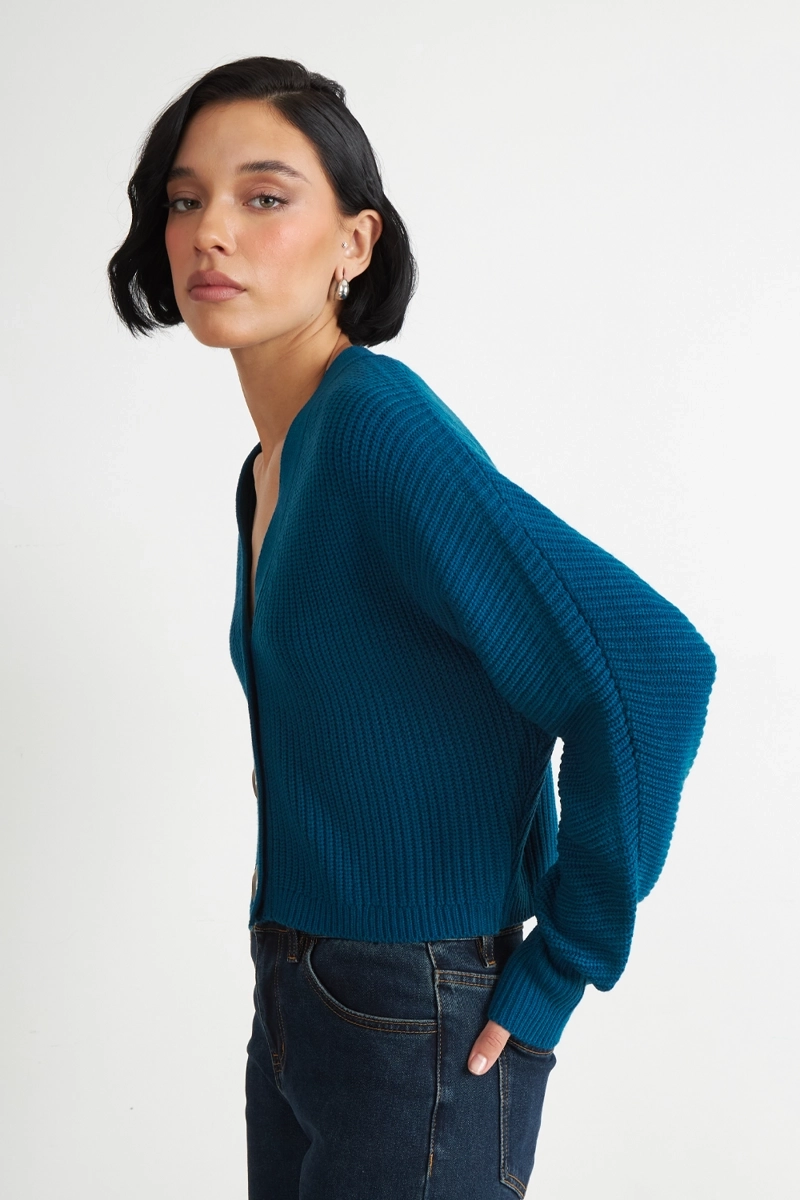 CARDIGAN CUELLO V CON 3 BOTONES VERDE AZULADO NICOPOLY - 3