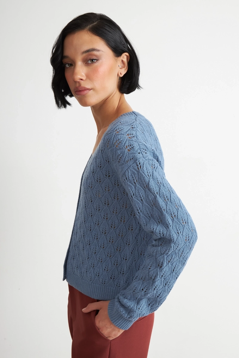 CARDIGAN TEJIDO CALADO CUELLO V CELESTE NICOPOLY - 3
