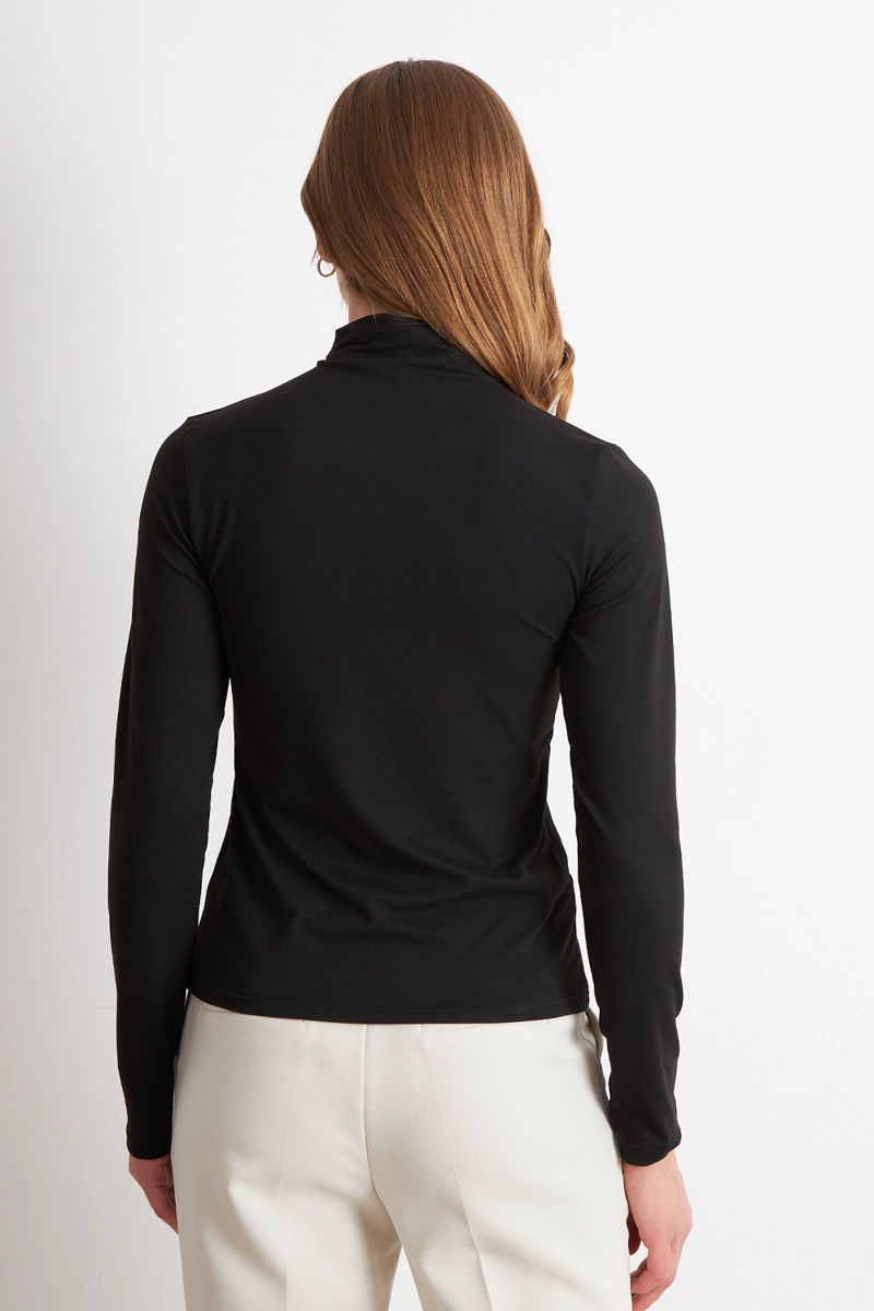 POLERA MANGA LARGA CUELLO ALTO NEGRO MUJER NICOPOLY - 4