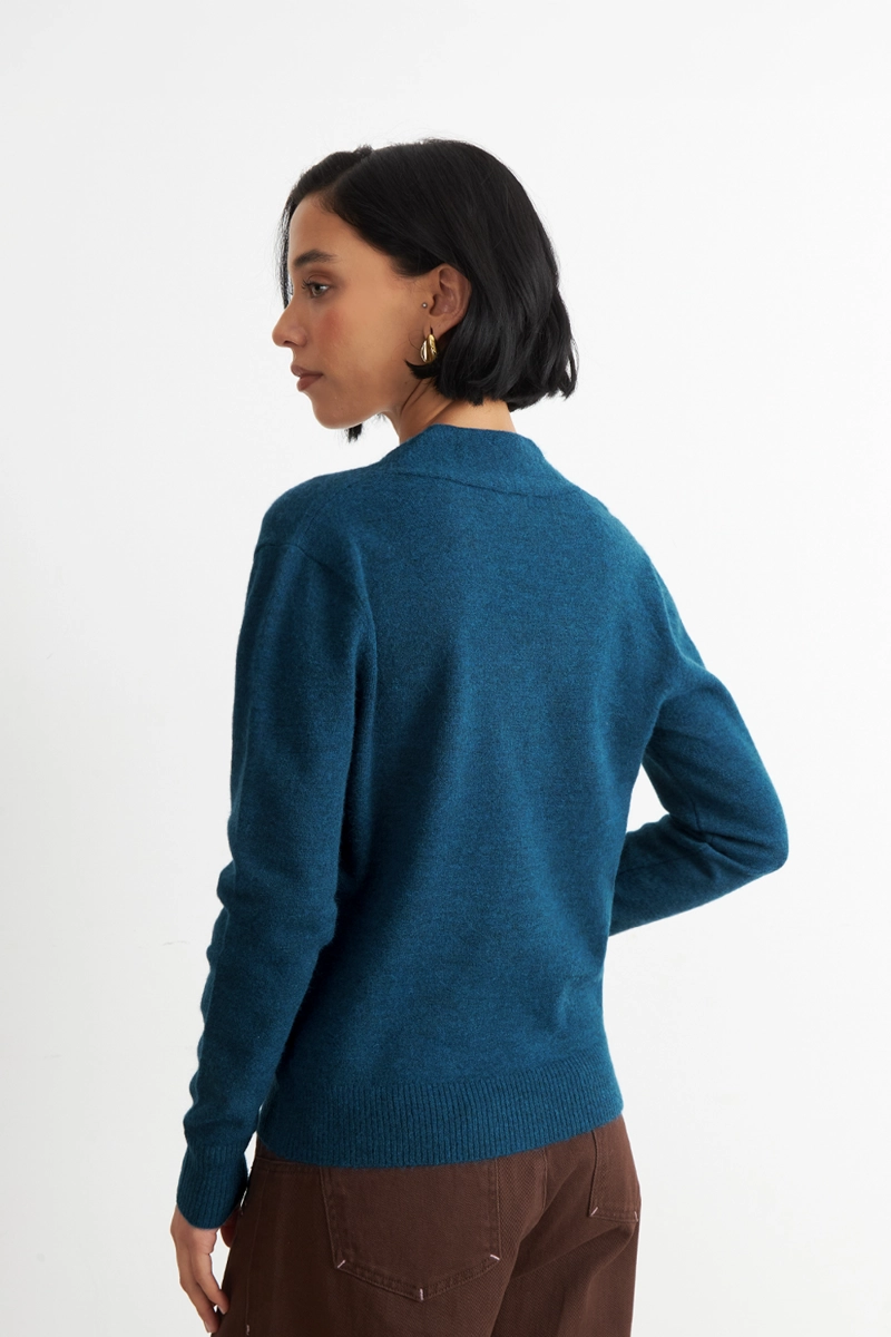 SWEATER CRUZADO CON BOTONES AZUL NICOPOLY - 4