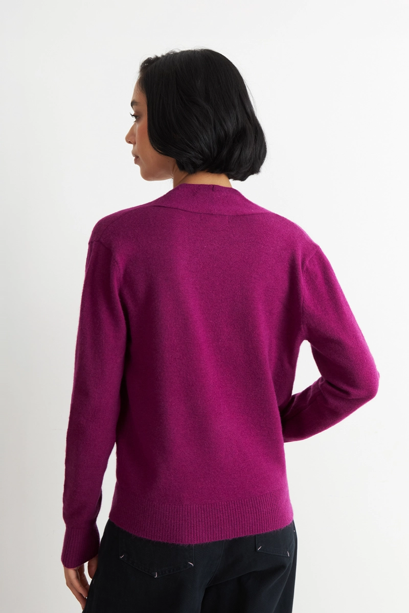SWEATER CRUZADO CON BOTONES MORADO NICOPOLY - 4