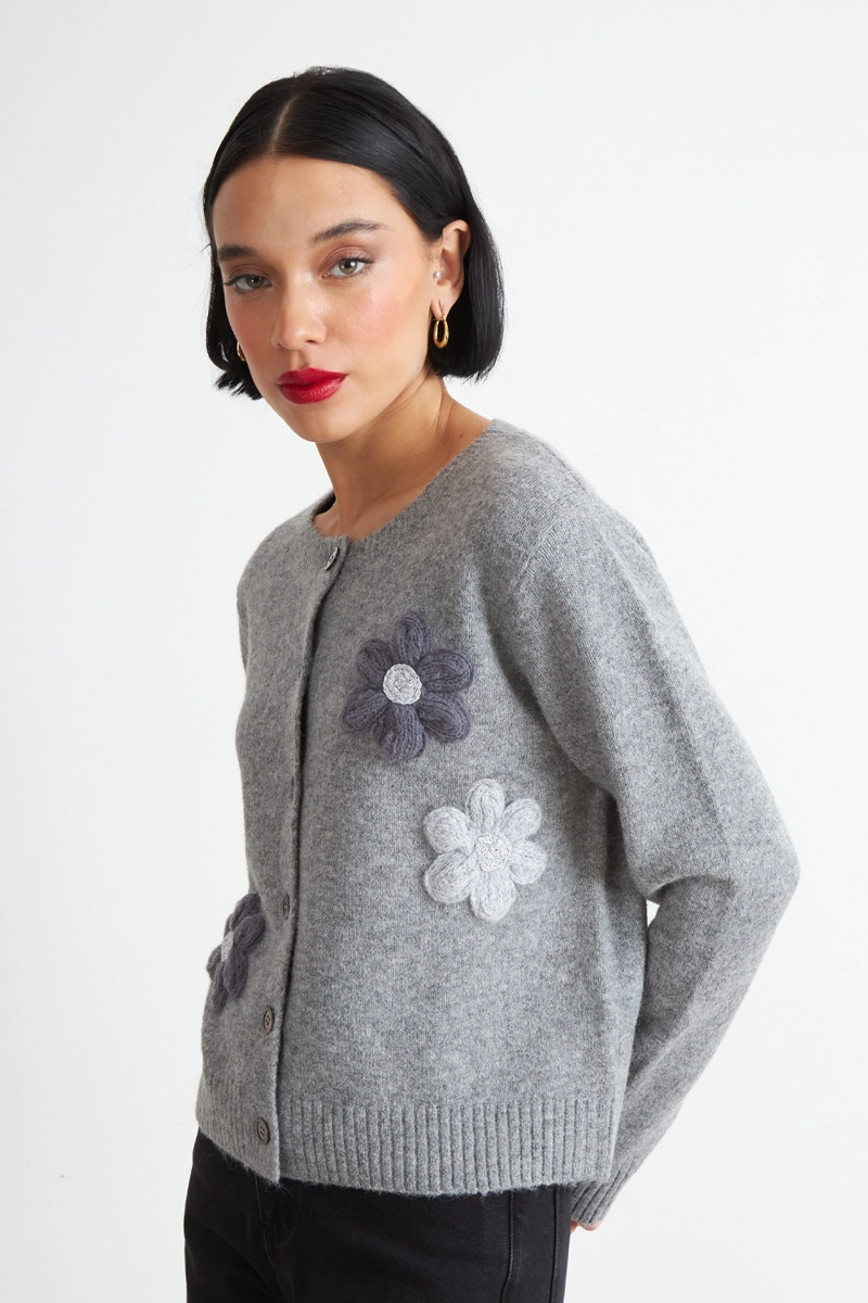 CARDIGAN FLORES TEJIDAS GRIS NICOPOLY - 3