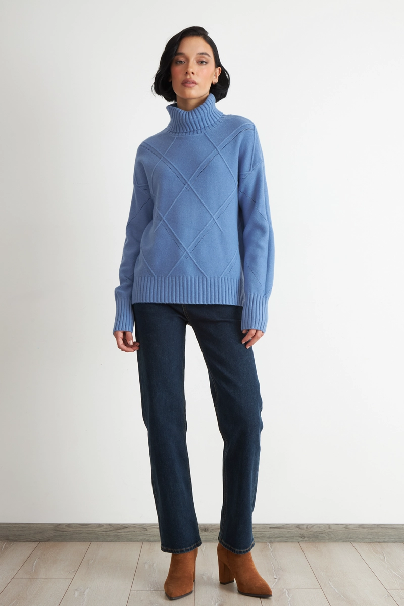 SWEATER CUELLO ALTO ROMBOS AZUL NICOPOLY - 2