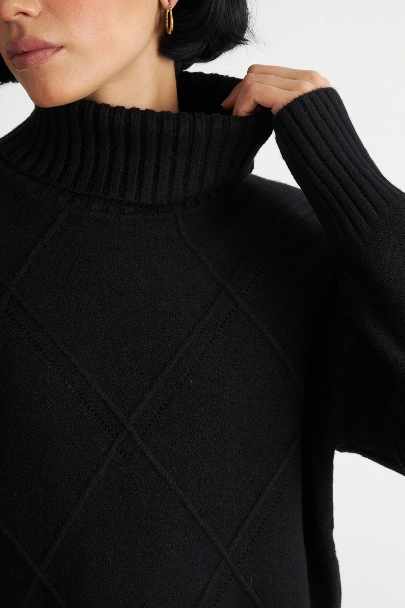 SWEATER CUELLO ALTO ROMBOS NEGRO NICOPOLY - 6
