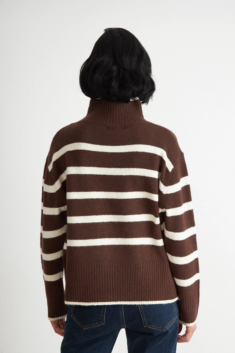 SWEATER CUELLO ALTO RAYAS HORIZONTALES MOCCA NICOPOLY - 4