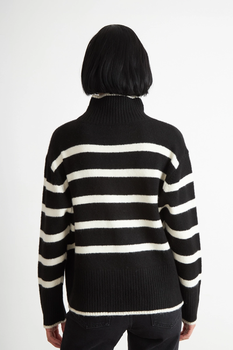 SWEATER CUELLO ALTO RAYAS HORIZONTALES NEGRO MUJER NICOPOLY - 4
