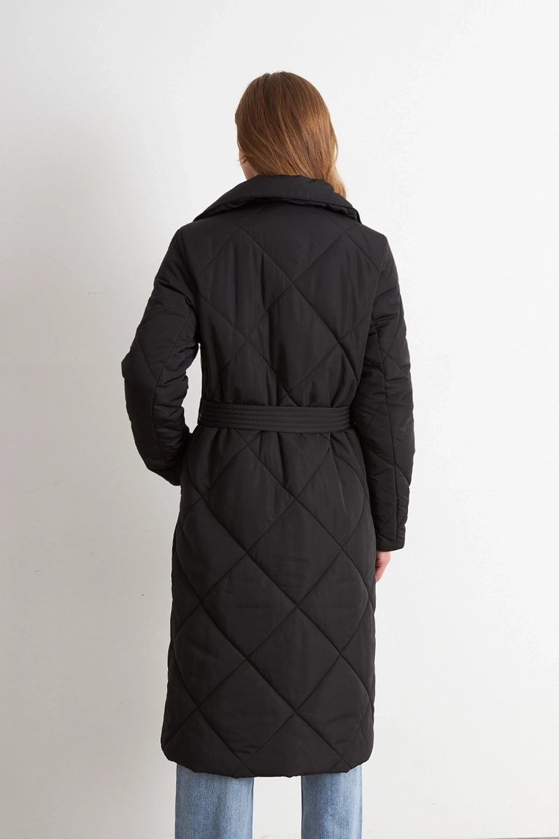 PARKA ACOLCHADA CON CINTURON LAZO NEGRO NICOPOLY - 4