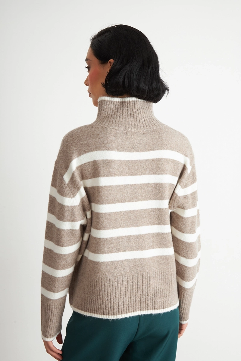 SWEATER CUELLO ALTO RAYAS HORIZONTALES KHAKI NICOPOLY - 3