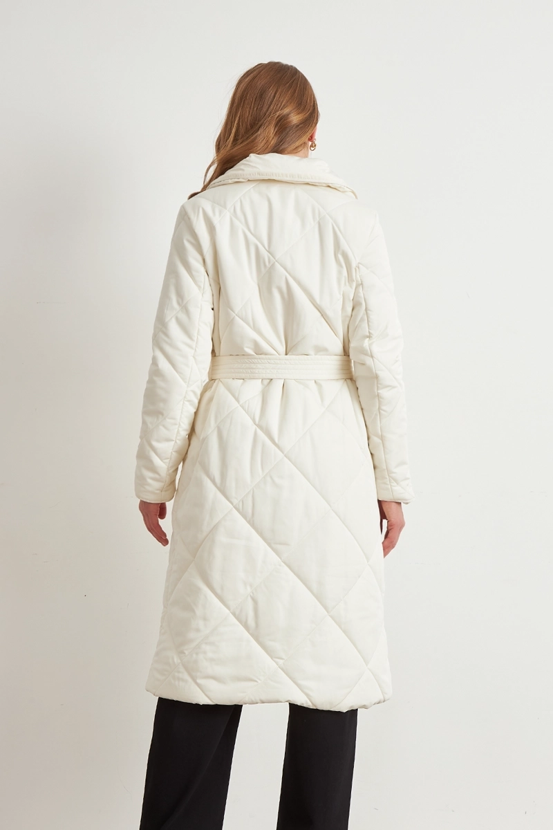PARKA ACOLCHADA CON CINTURON LAZO BLANCO NICOPOLY - 3