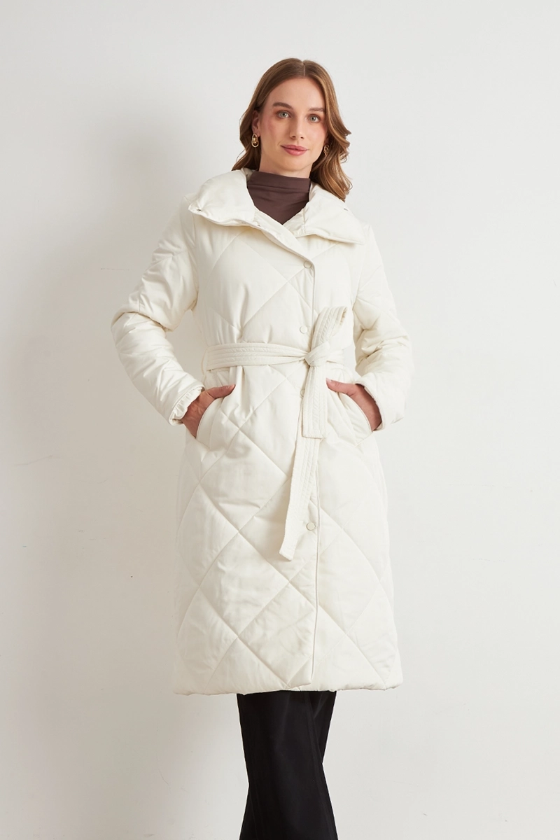 PARKA ACOLCHADA CON CINTURON LAZO BLANCO NICOPOLY - 4