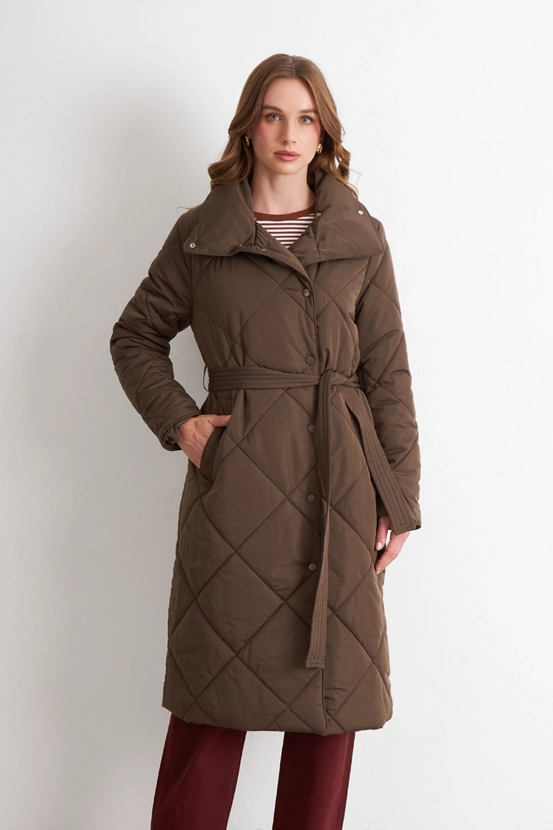 PARKA ACOLCHADA CON CINTURON LAZO CAFE  NICOPOLY - 1