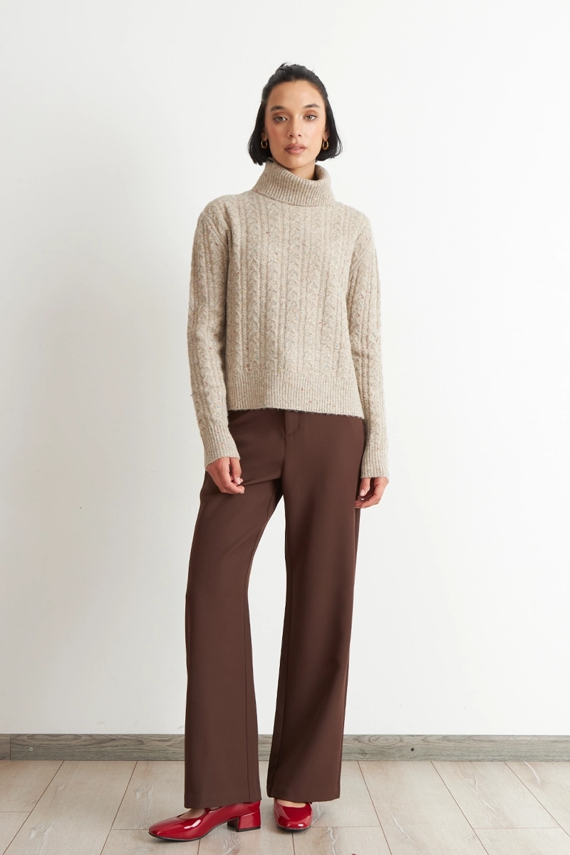 SWEATER TRENZADO CUELLO ALTO CAMEL NICOPOLY - 2