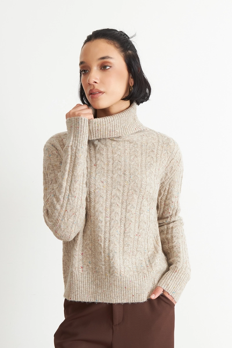 SWEATER TRENZADO CUELLO ALTO CAMEL NICOPOLY - 5