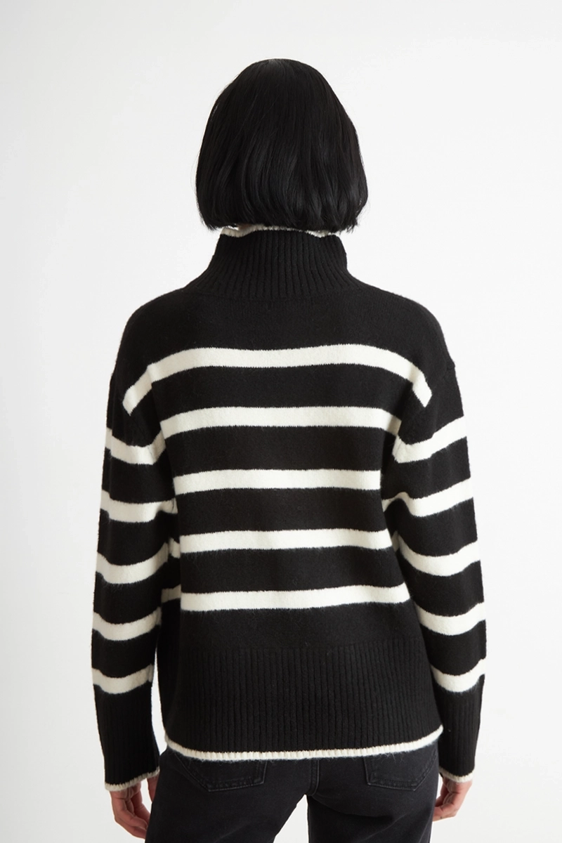 SWEATER CUELLO ALTO RAYAS HORIZONTALES NEGRO NICOPOLY - 4