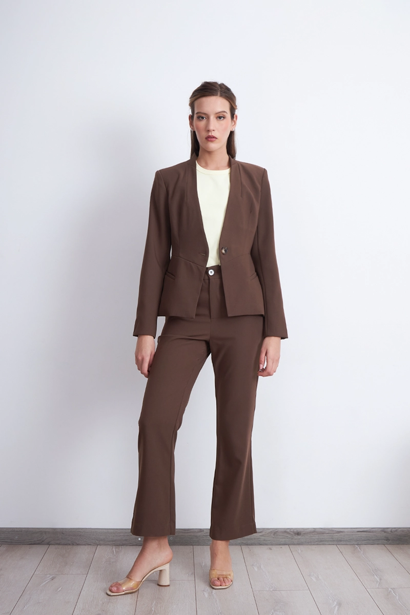 BLAZER BASICO SASTRERO CAFE MUJER NICOPOLY - 2