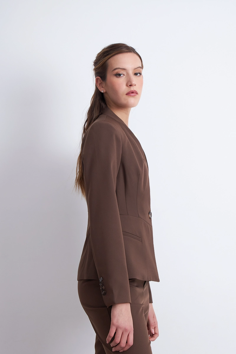 BLAZER BASICO SASTRERO CAFE MUJER NICOPOLY - 3