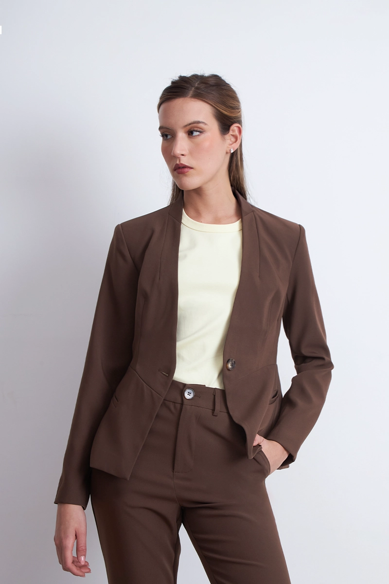 BLAZER BASICO SASTRERO CAFE MUJER NICOPOLY - 6