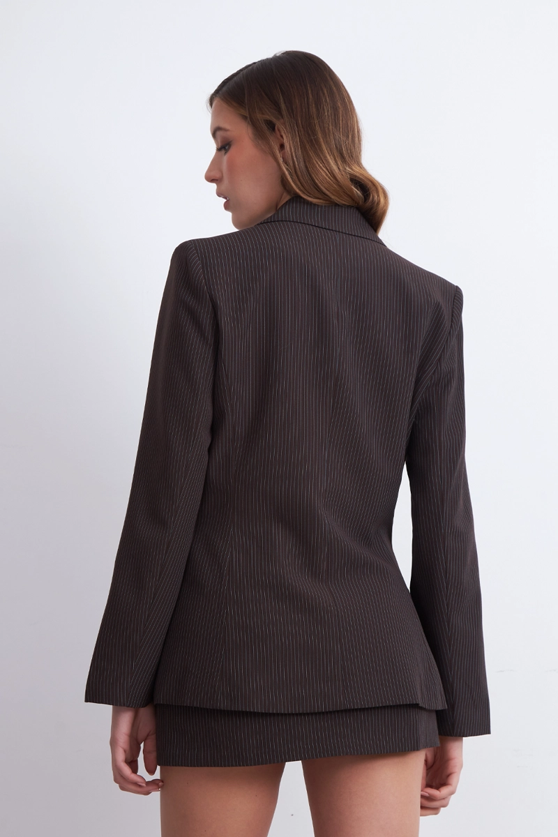 BLAZER CRUZADO RAYAS DIPLOMATICAS CAFE NICOPOLY - 4