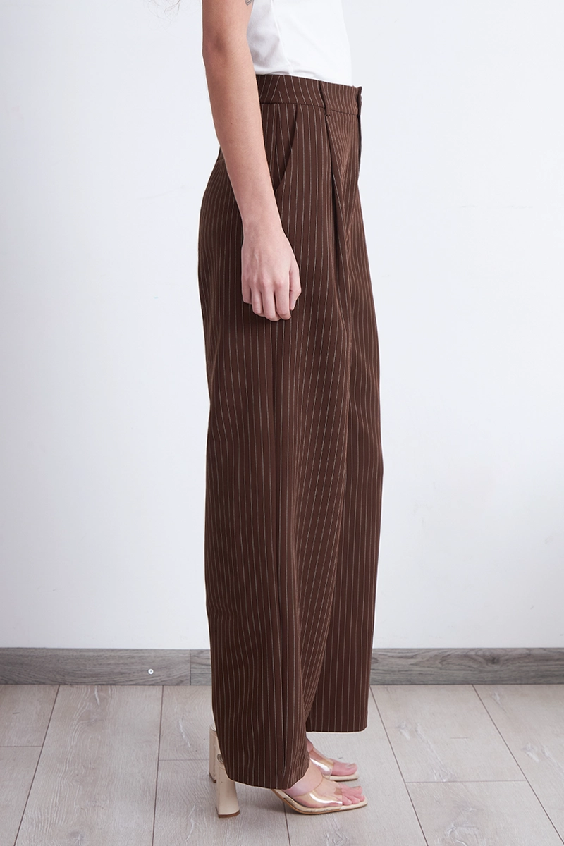 PANTALON RECTO RAYA DIPLOMATICA CAFE MUJER NICOPOLY - 3