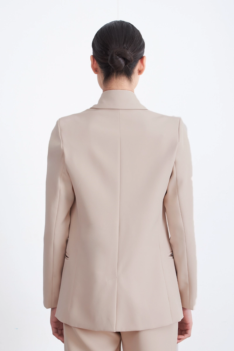 BLAZER BASICO DE TOPE BEIGE MUJER NICOPOLY - 4