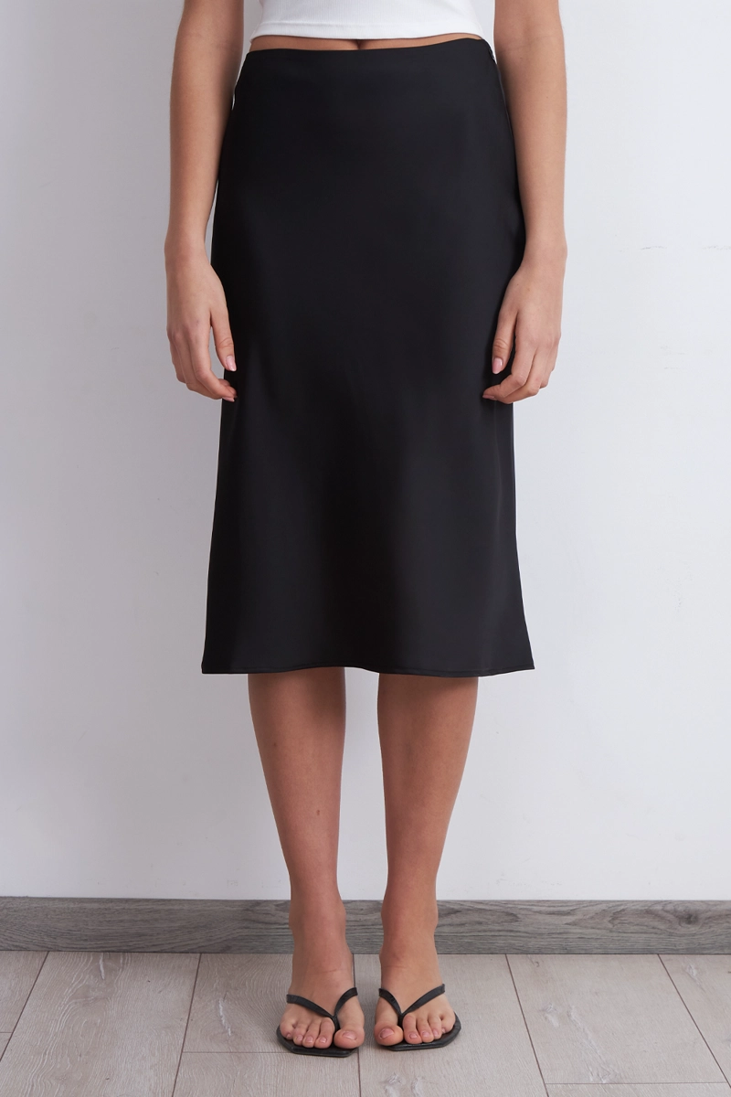 FALDA TIPO SATIN NEGRO MUJER NICOPOLY - 1