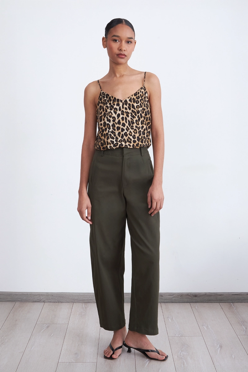 PANTALON CORTE BARREL OLIVA MUJER NICOPOLY - 1