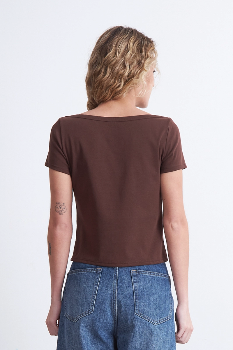POLERA MANGA CORTA CUELLO BOTE CAFE MUJER NICOPOLY - 3