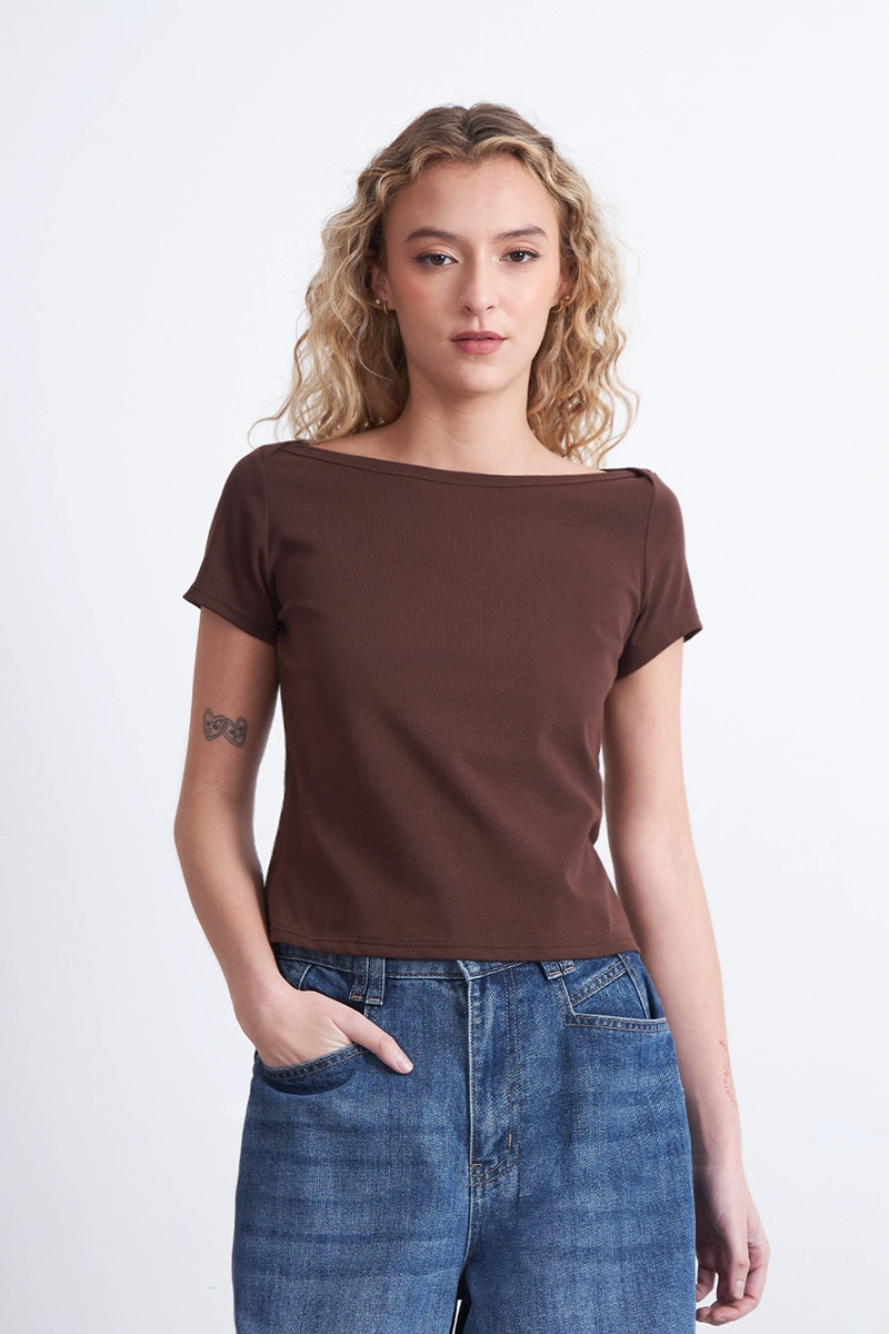 POLERA MANGA CORTA CUELLO BOTE CAFE MUJER NICOPOLY - 4