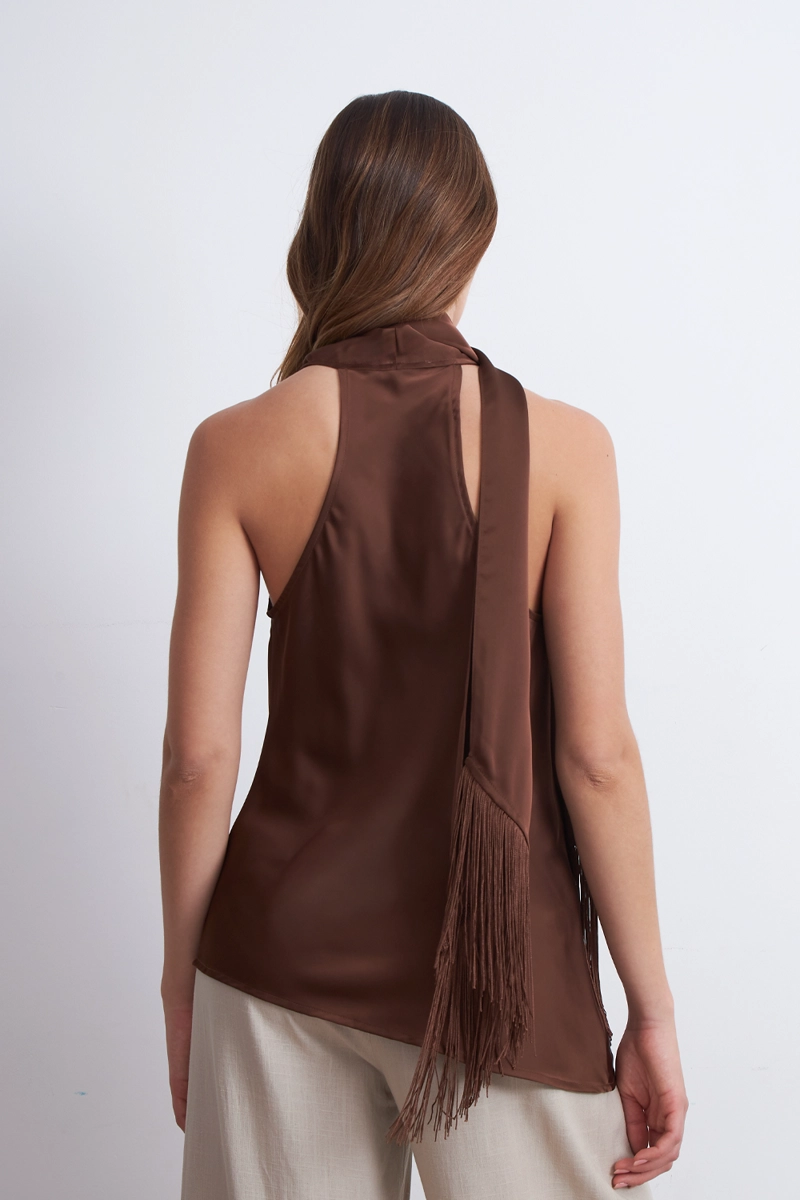 BLUSA DRAPEADA TIPO SATIN CON CORBATIN CAFE MUJER NICOPOLY - 4