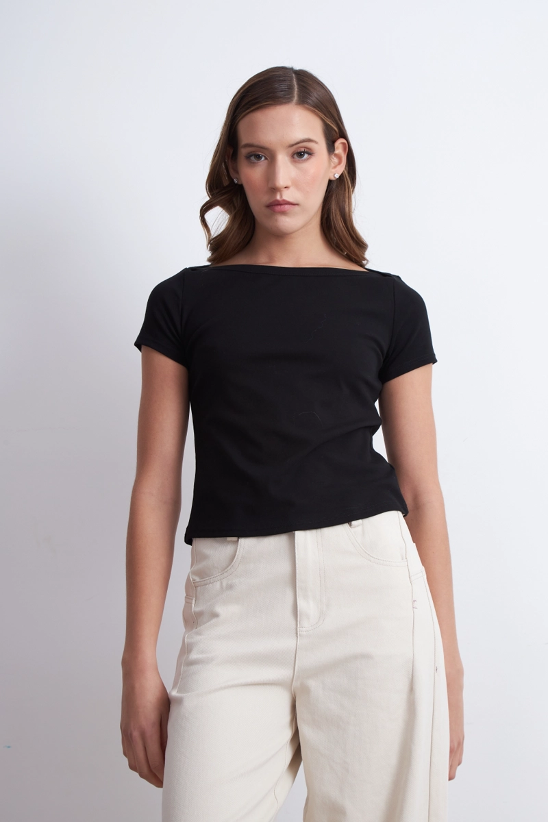 POLERA MANGA CORTA CUELLO BOTE NEGRO MUJER NICOPOLY - 1