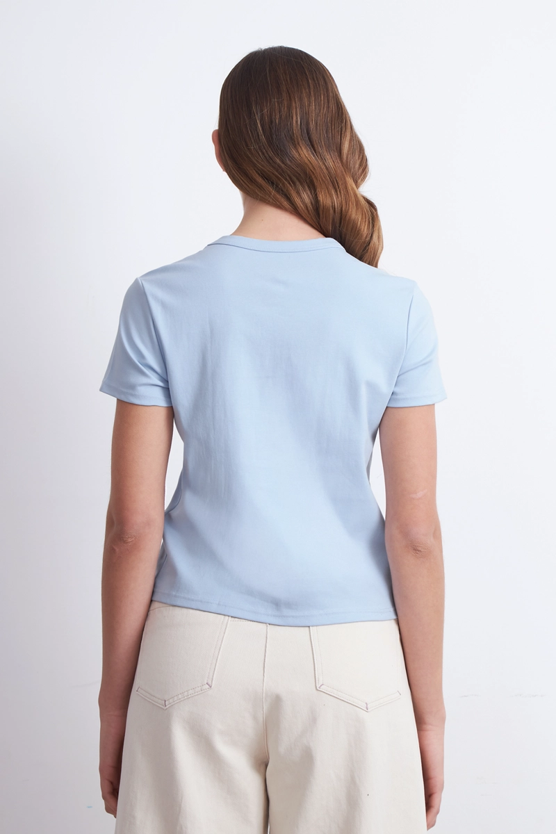 POLERA CUELLO REDONDO MANGA CORTA CELESTE MUJER NICOPOLY - 4