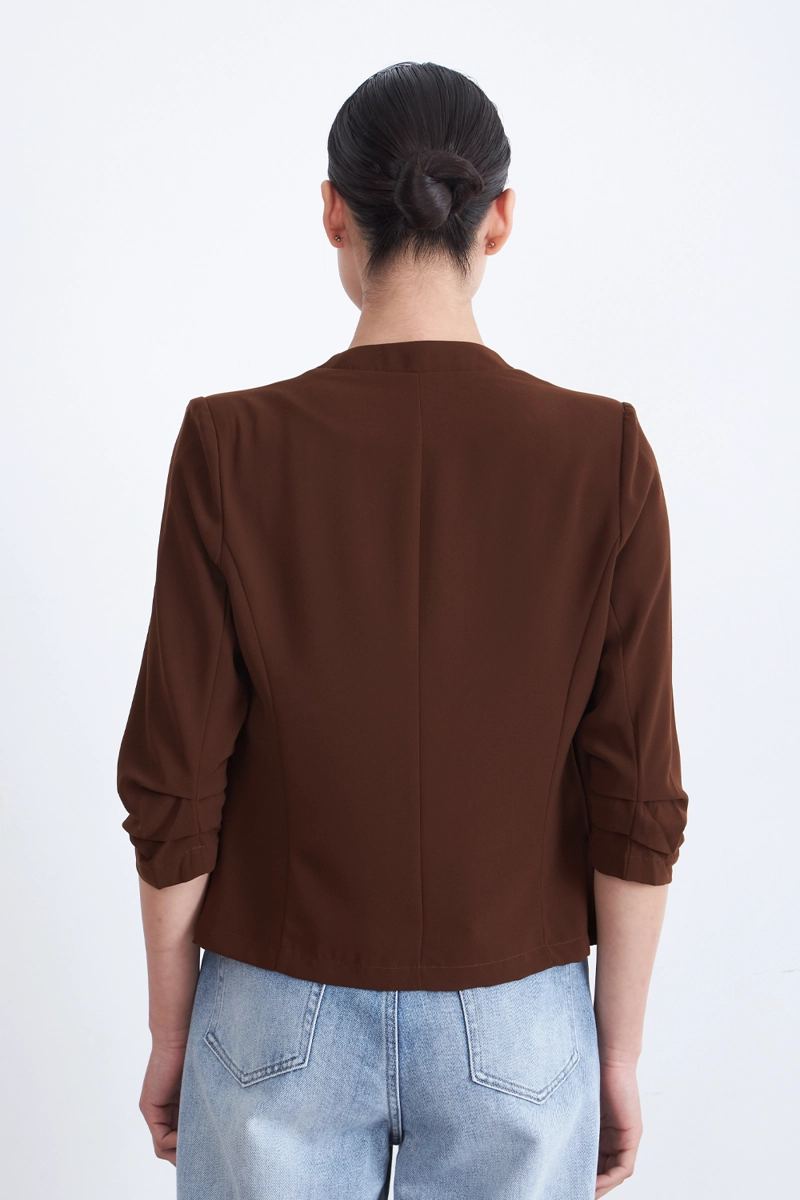 BLAZER CUELLO SIN SOLAPA CAFE MUJER NICOPOLY - 4