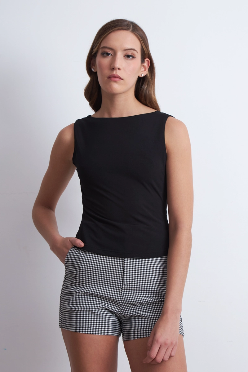 TOP CUELLO BOTE ESPALDA DRAPEADA NEGRO NICOPOLY - 1