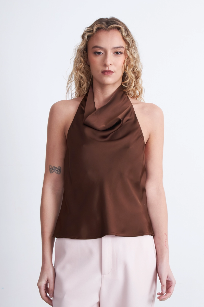 BLUSA DRAPEADA TIPO SATIN CUELLO ALTO CAFE MUJER NICOPOLY - 2